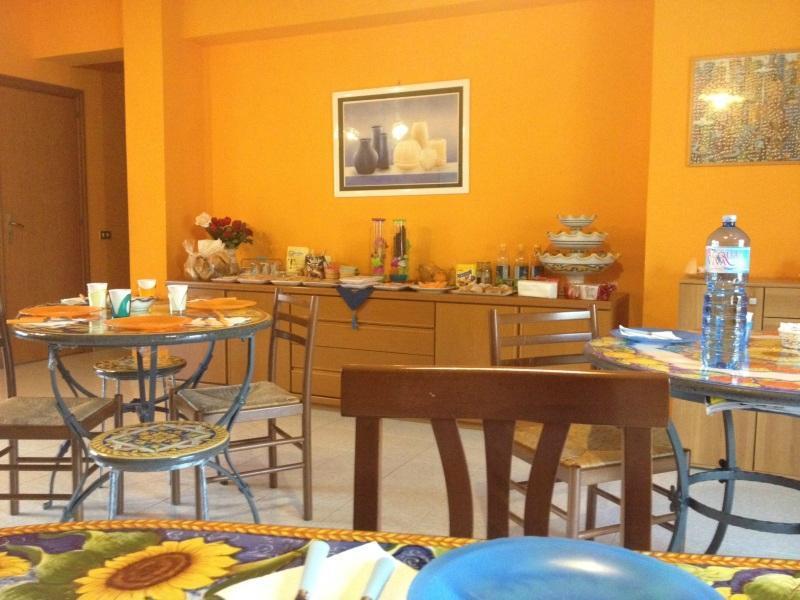 Bed and Breakfast I Colori Dell'Arcobaleno Santo Stefano di Camastra Exteriér fotografie